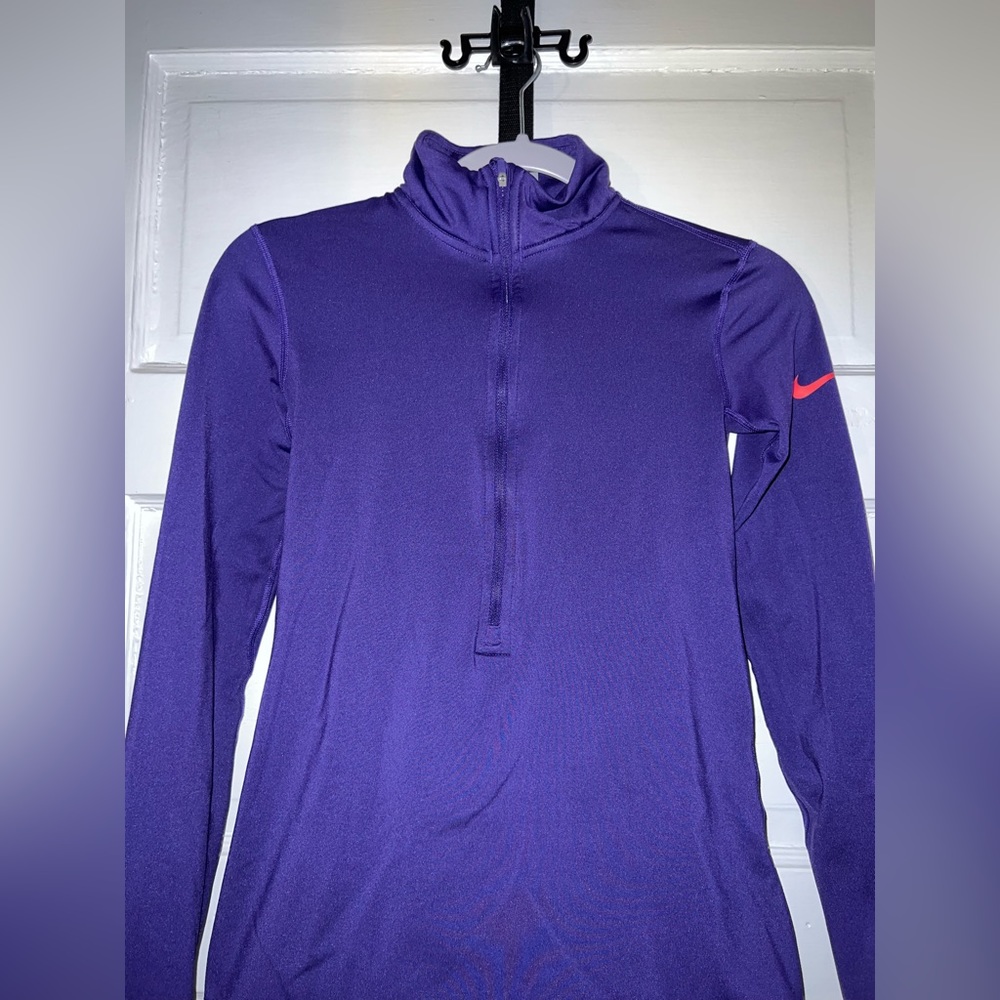Women’s Nike long sleeve 1/2 zip